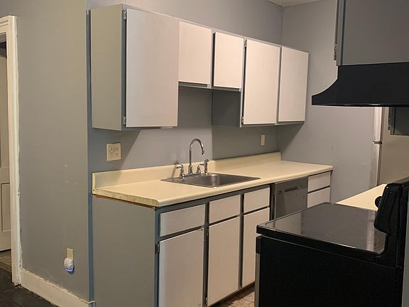 3rd image of 171 Eagle St Floor 1