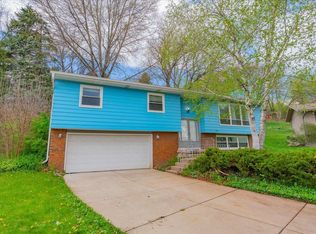 13 Lambeth Cir, Madison, WI 53711