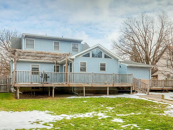 3rd image of 428 Woodlawn St