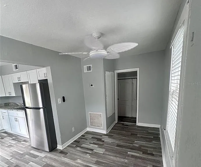 128 W North St — Photo 6