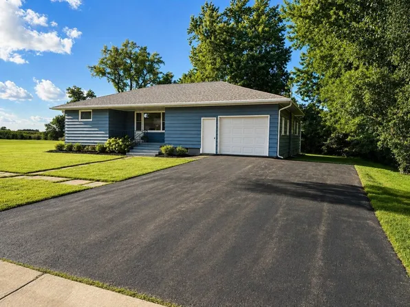 303 2nd St, Wilmot, SD 57279