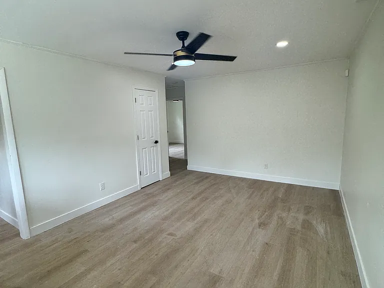 1450 Academy St S #1 — Photo 3