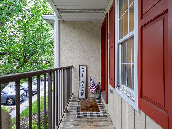 3rd image of 118 Valley Greene Cir