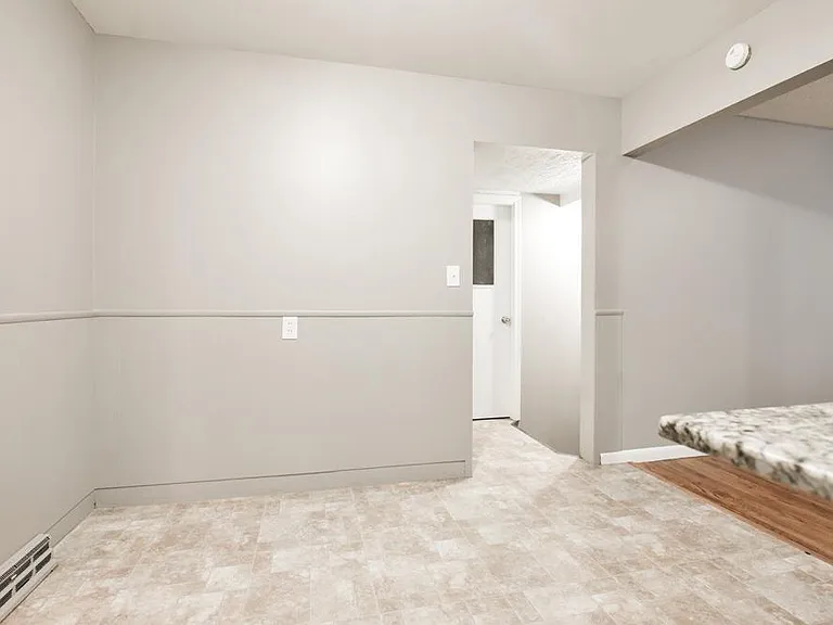 614 S Pine St — Photo 12