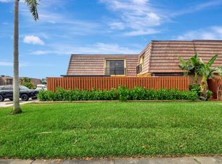 892 Springdale Cir, Palm Springs, FL 33461