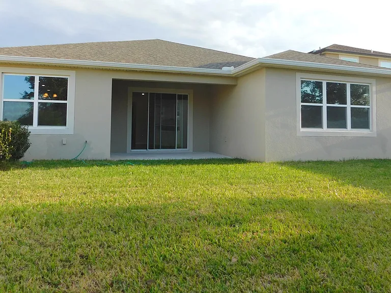 2135 Donahue Dr — Photo 26