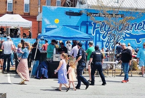 5th image of 830 Ray St