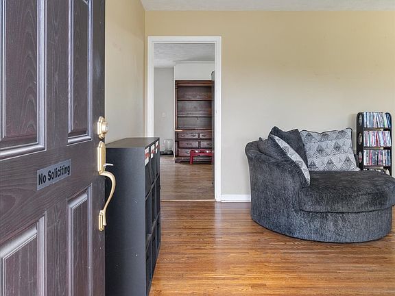 5th image of 615 Rosa Dr