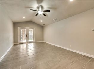 2121 Austin Dr, Carrollton, TX 75006