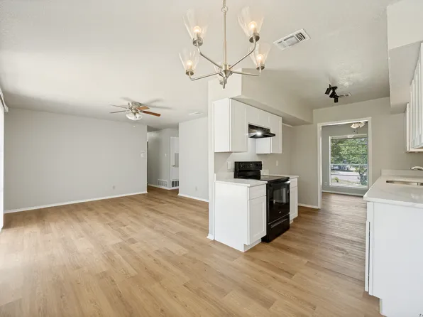 4240 CHESTNUTHILL DR, San Antonio, TX 78218