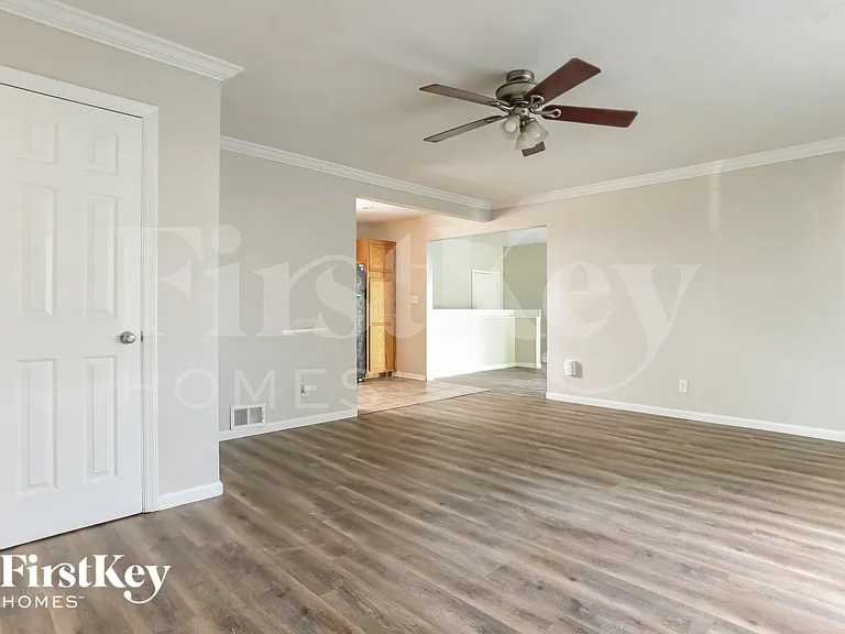 6004 Farley Ave — Photo 2