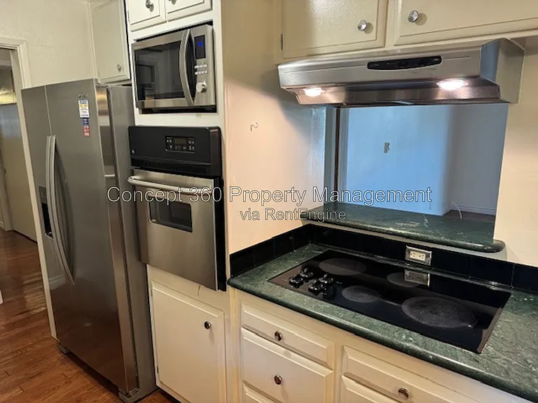 1604 E 2nd St #1H — Photo 19
