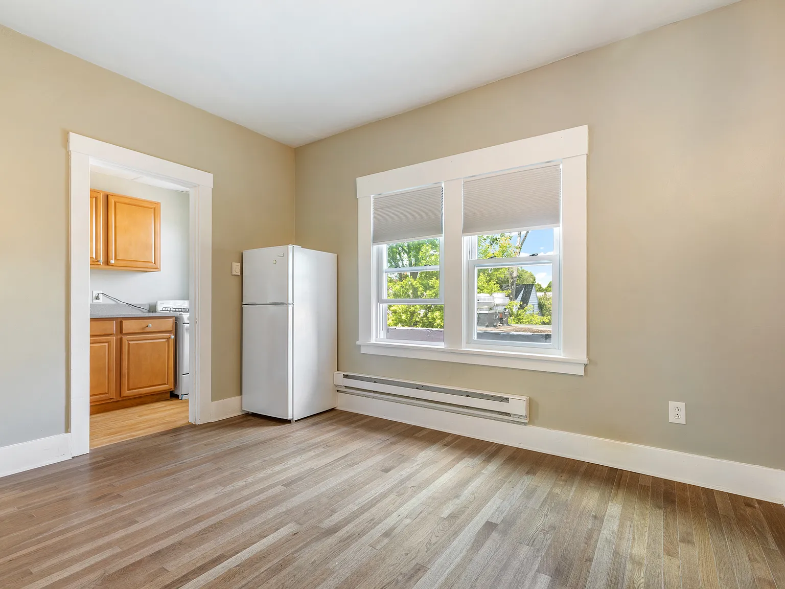 Studio, 300 sqft, $1,250 — Photo 2
