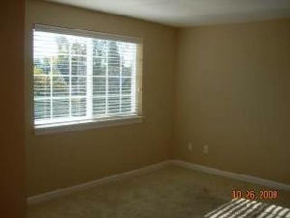 3rd image of 1502 N Steele St APT D