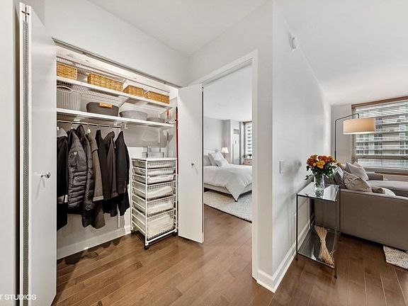 5th image of 33 W Ontario St APT 25E