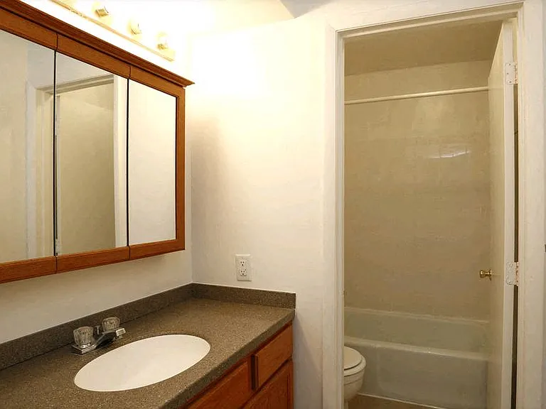 Walnut Creek Townhomes — Photo 15