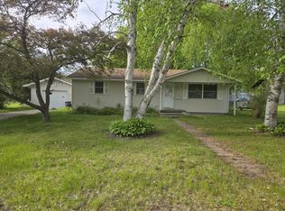 514 W Pierce Ave, Elmwood, WI 54740