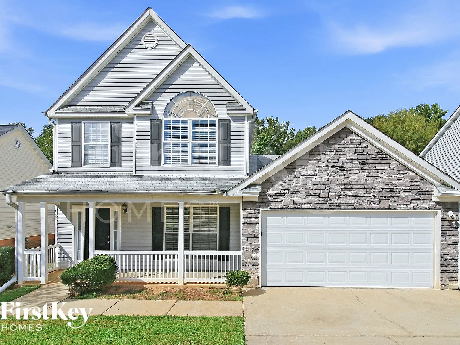4 bed, 2.5 bath, 1832 sqft, $2,105 — Photo 1