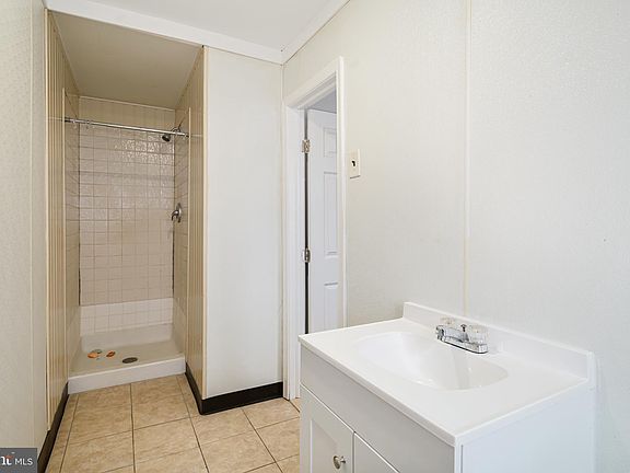 3rd image of 3415 Kensington Ave #4