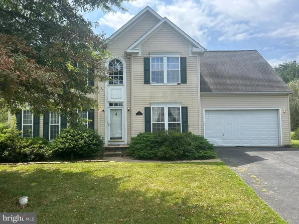 18 Sir Barton Ct, Newark, DE 19702