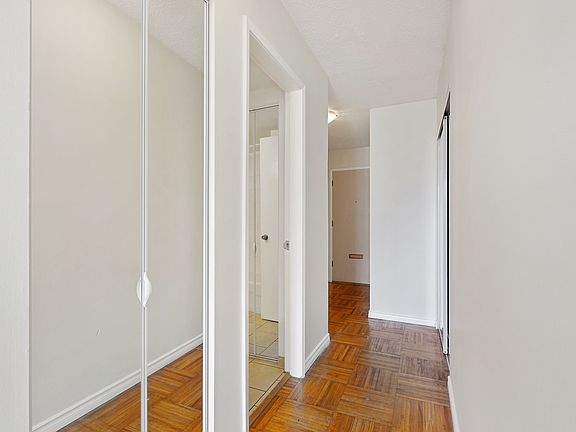 4th image of 1122 Gilford St #1401