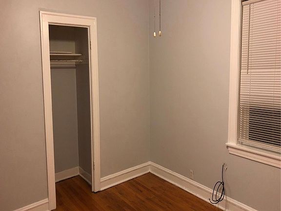 4th image of 2900-04 N Laramie Avenue W George St #2-2904