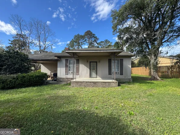 1761 Grove Point Rd, Savannah, GA 31419