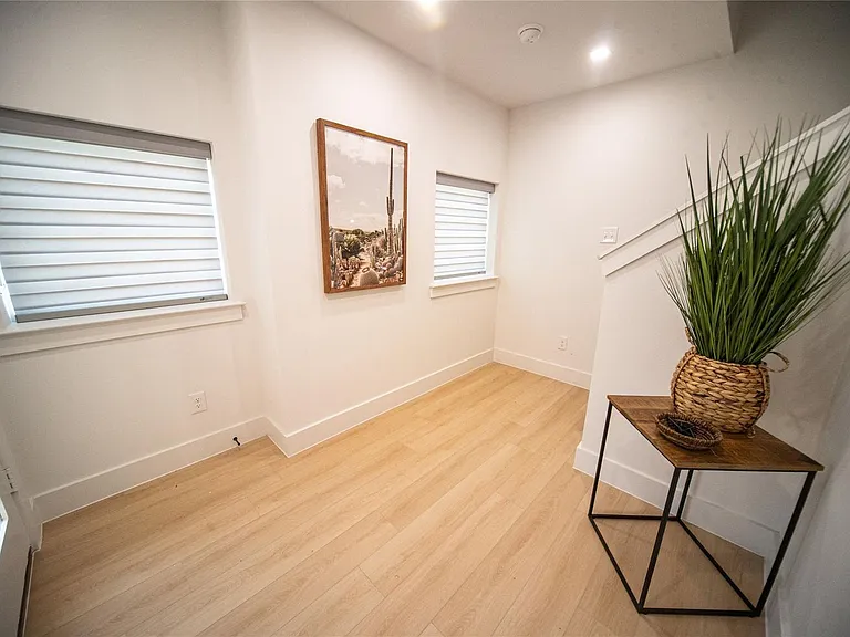 236 Urbane Crest Dr — Photo 4