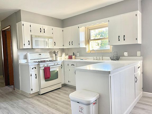 5th image of 151 Woodhill Dr