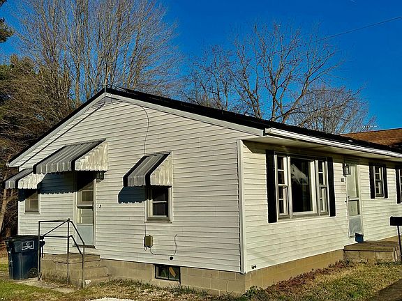 3rd image of 827 W Hubert Ave