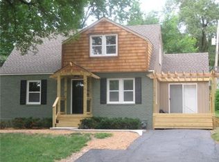 27 E Pocahontas Ln, Kansas City, MO 64114