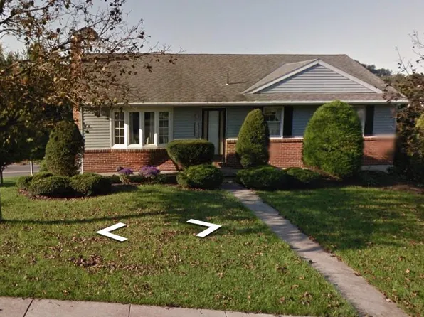 1700 Acorn Dr, Sinking Spring, PA 19608