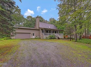 107 Franklin Dr, Lords Valley, PA 18428