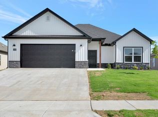 1100 Monarch Rd, Centerton, AR 72719