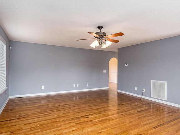 3rd image of 1000 Aberlea Valley Cir