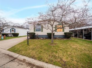 27202-112 Cook Rd, Olmsted Falls, OH 44138