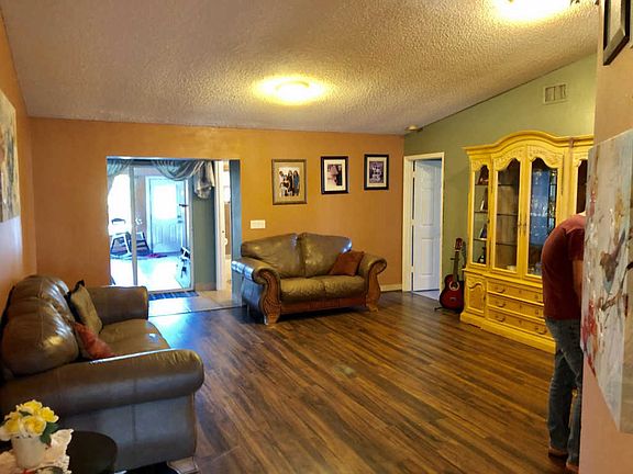 3rd image of 609 SW Jacoby Ave