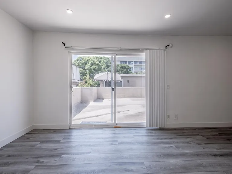 340 N Palm Dr #7 — Photo 14