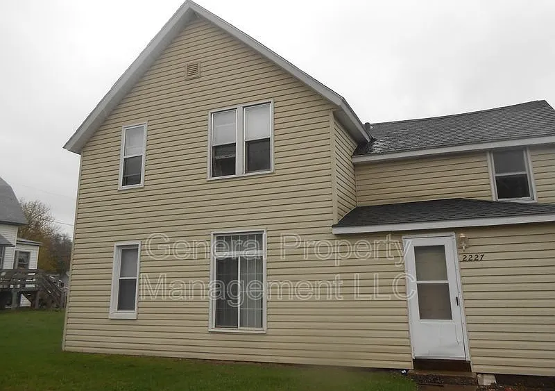 2 bed, 1.0 bath, $410 — Photo 1