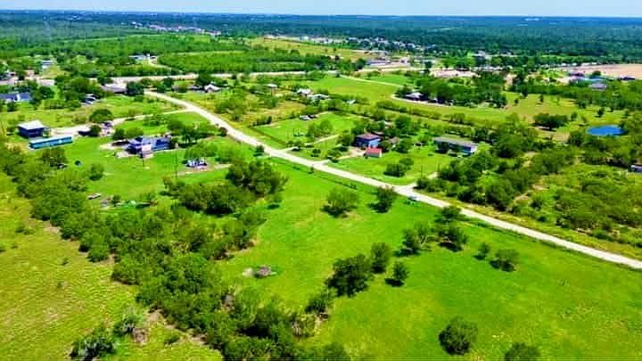 1st image of Valerie Ln