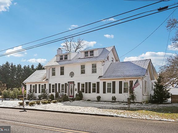 5th image of 668 Crawford Rd