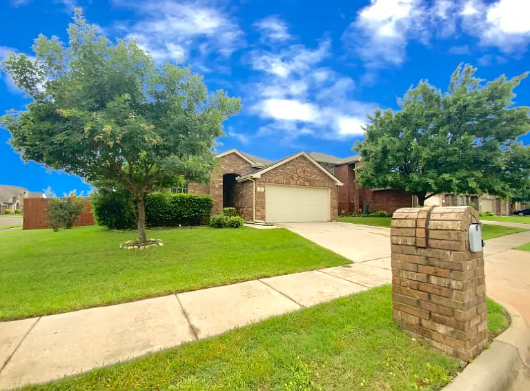 421 Goldstone Ln — Photo 17