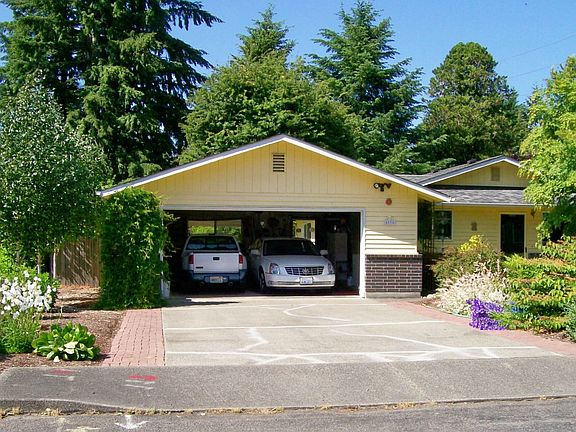 3rd image of 4038 Oriental Dr NE