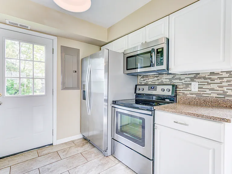 13 W Chestnut St — Photo 8