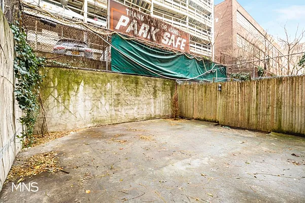 Rented by MNS Marketing | media 27