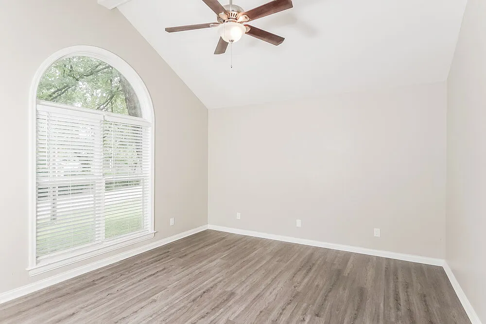 3 bed, 2.0 bath, 1296 sqft, $1,850 — Photo 4