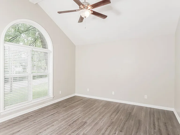 1818 Jefferson Ave — Photo 4