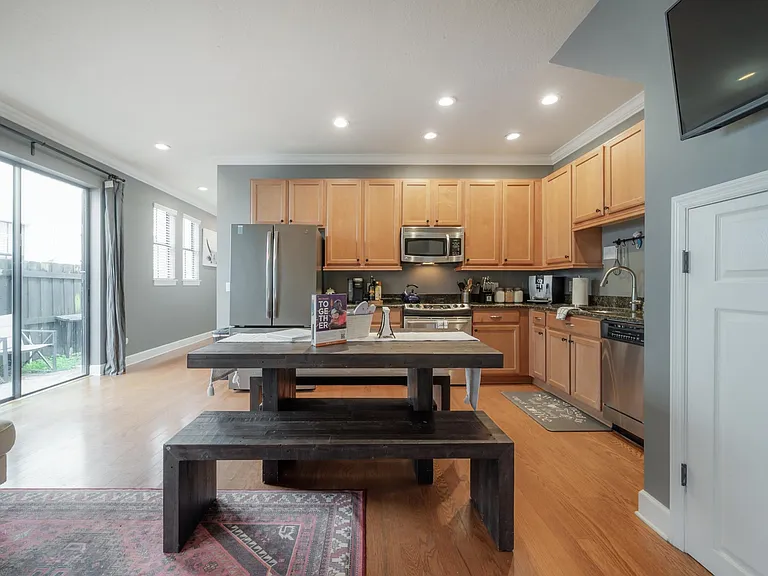 111 S Packwood Ave #C — Photo 17