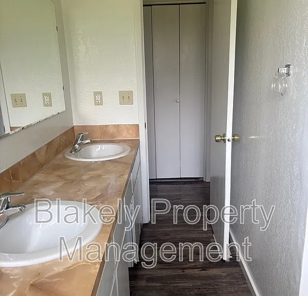 3047 N Linda Vista Ln — Photo 9