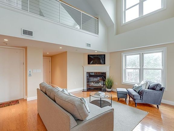 4th image of 55 Park St Unit 4B